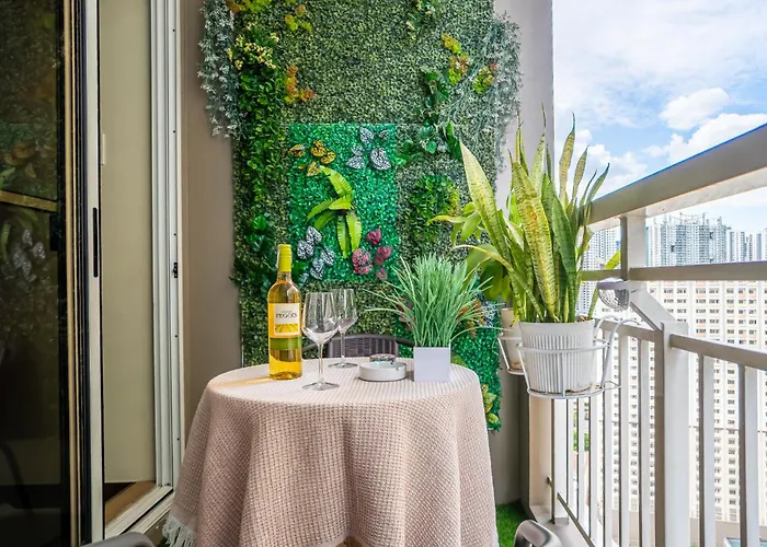 Brixton Place- Weston Tower Luxury Staycation Frühstückspension *